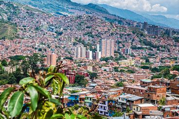 CO151087E-Medellin-from-comuna13.jpg