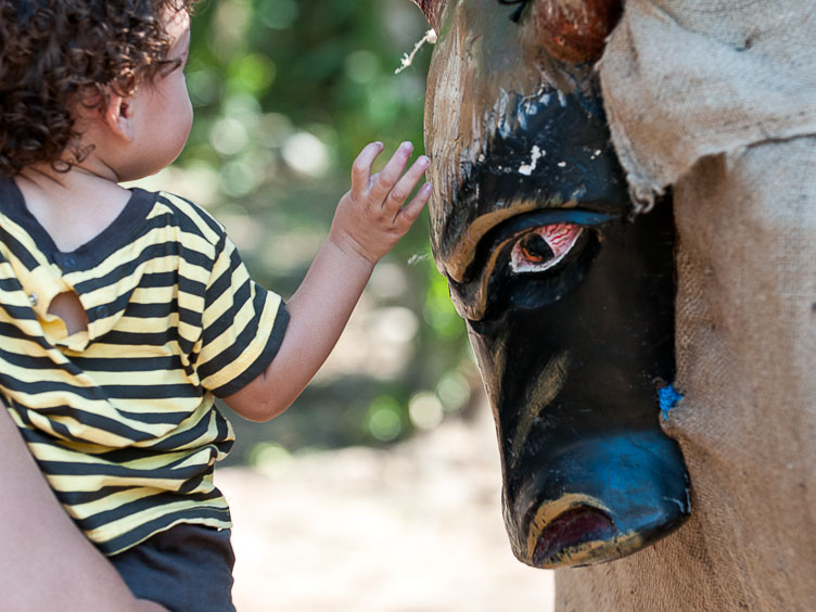 CR120973E-Lttle-boy-and-bull-Rey-Curre-Fiesta-de-los-Diablitos.jpg