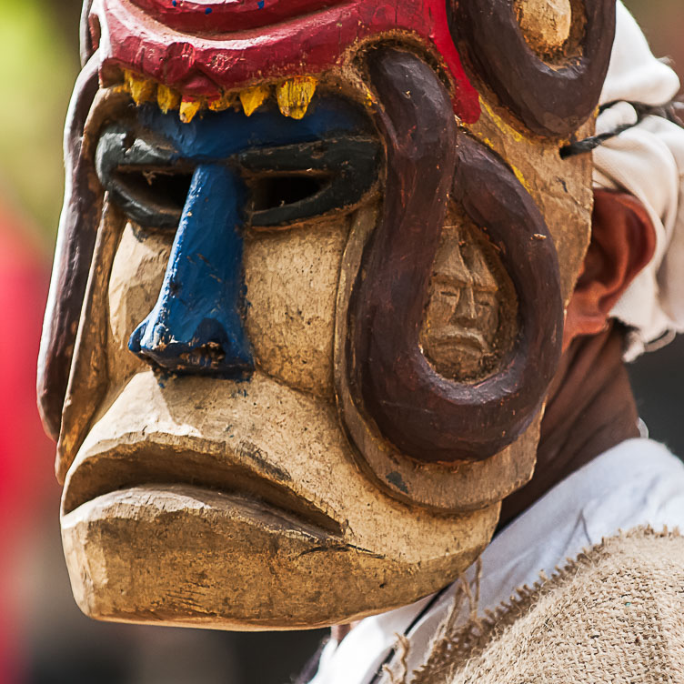 CR121031-Edit-Woden-mask-Rey-Curre-Fiesta-de-los-Diablitos.jpg