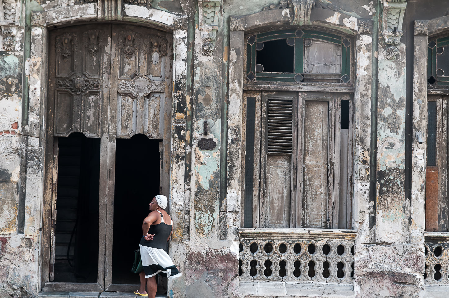 CU120039-Edit-Decay-in-Centro-Habana.jpg