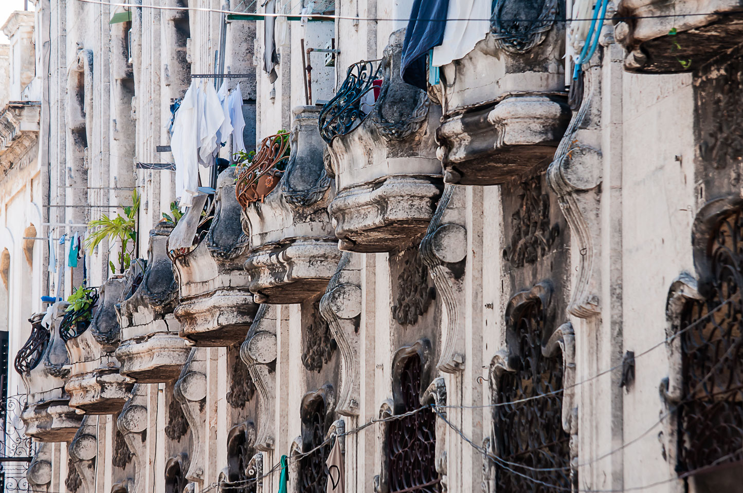 CU120194-Edit-Gaudi-like-architecture-in-downtown-Havana.jpg