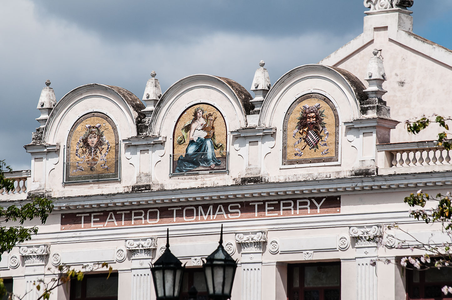 CU120413-Edit-Cienfuegos-Teatro-Tomas-Terry.jpg