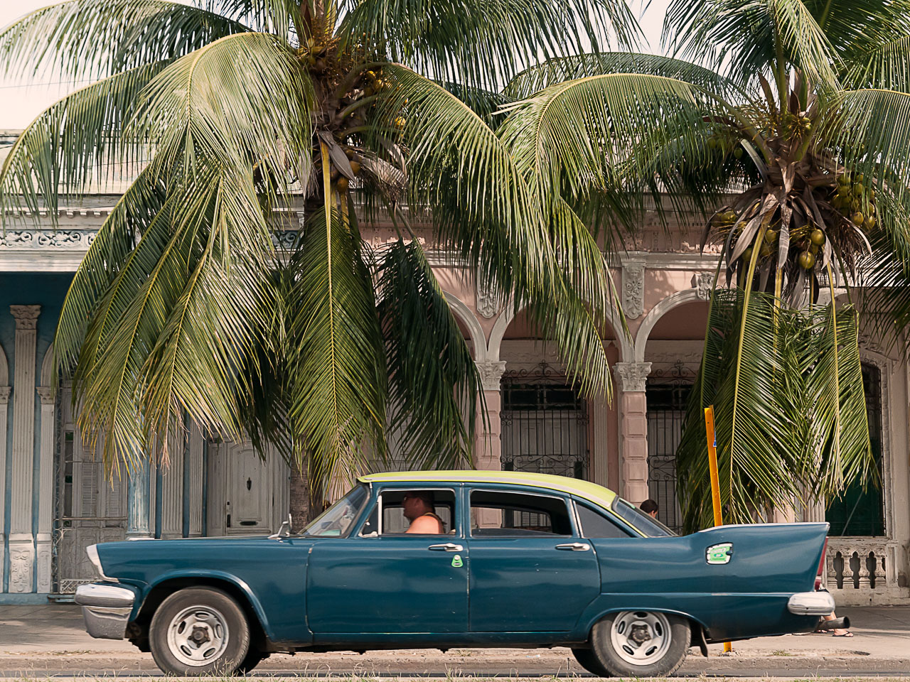 CU120506-Edit-Classic-car-at-the-Malecon-in-Cienfuegos.jpg