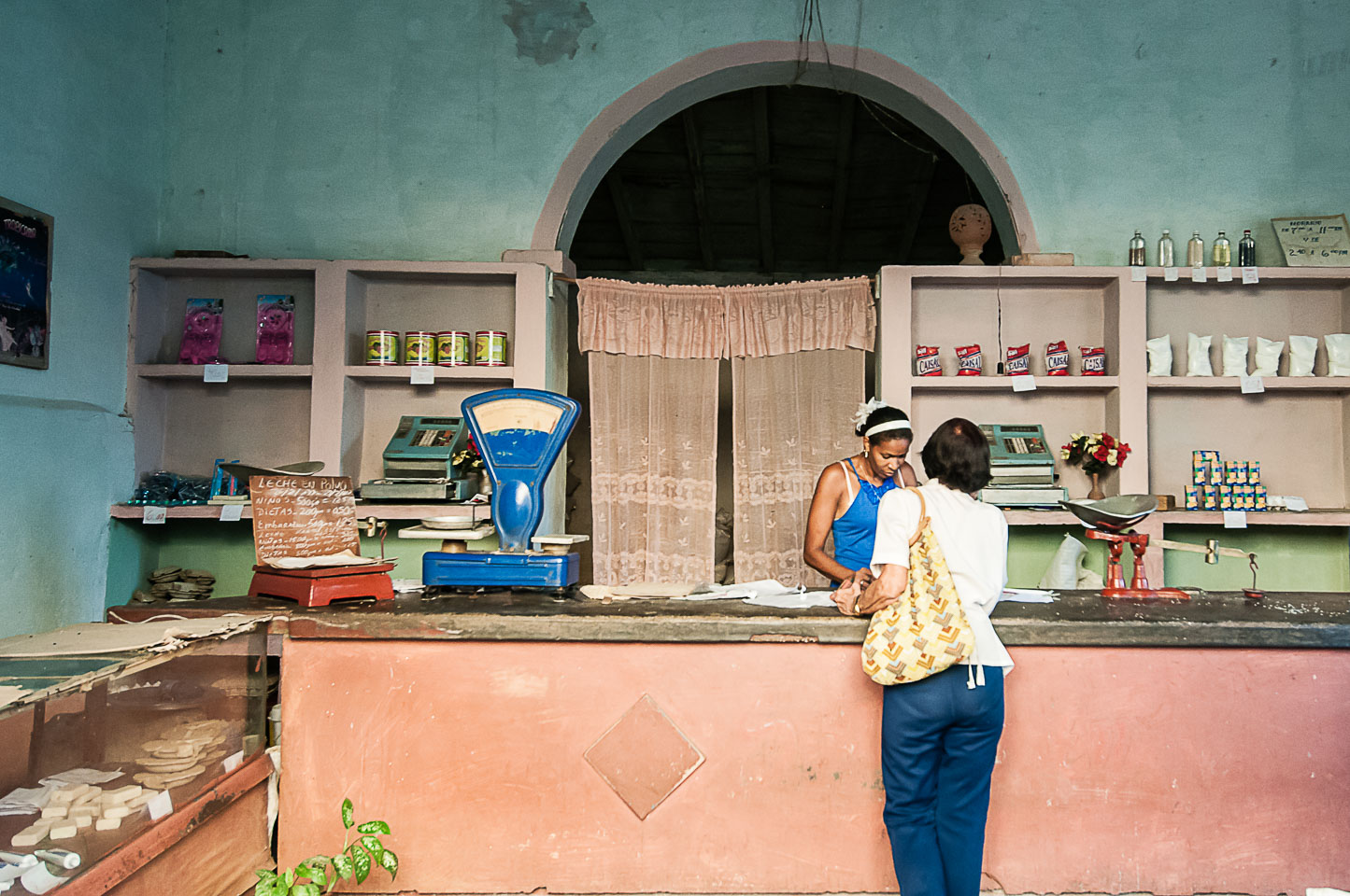 CU120712-Edit-Near-empty-shopos-in-Trinidad.jpg