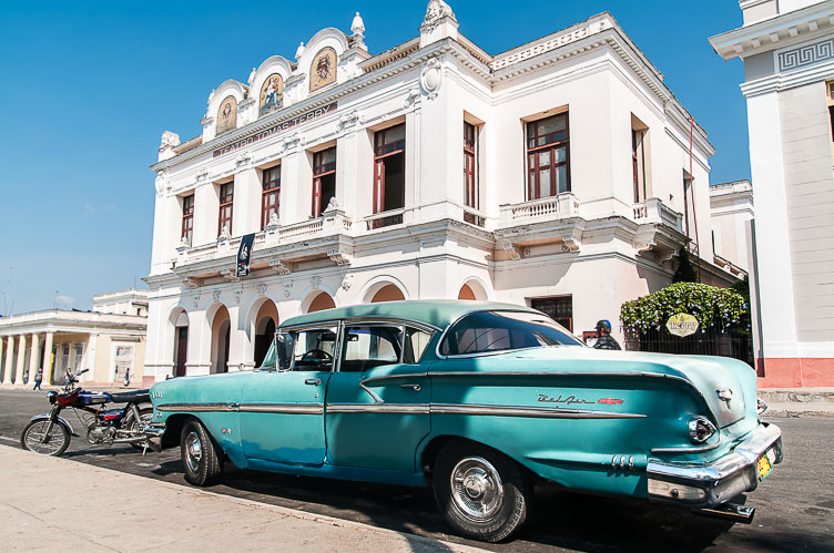 CU120444-Edit-Cienfuegos-Parque-Jose-Marti.jpg