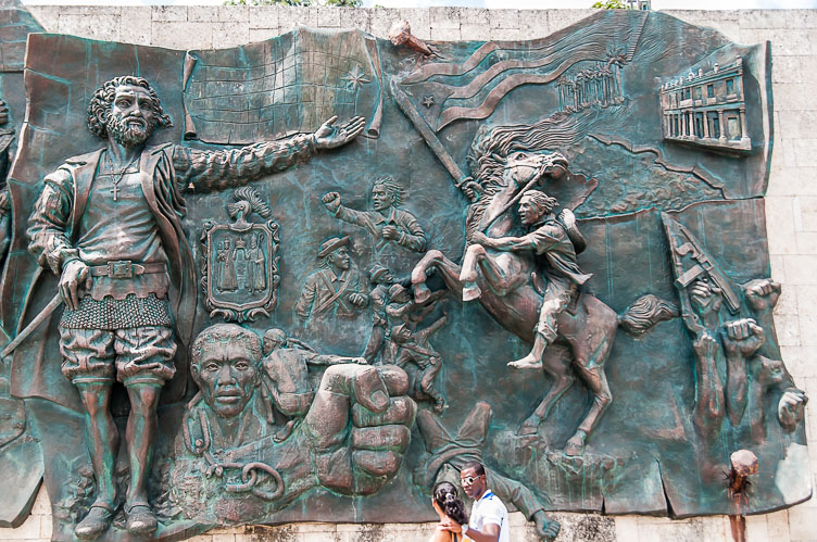 Holguin-history on the wall CU120754-Edit-Holguin-history-on-the-wall.jpg