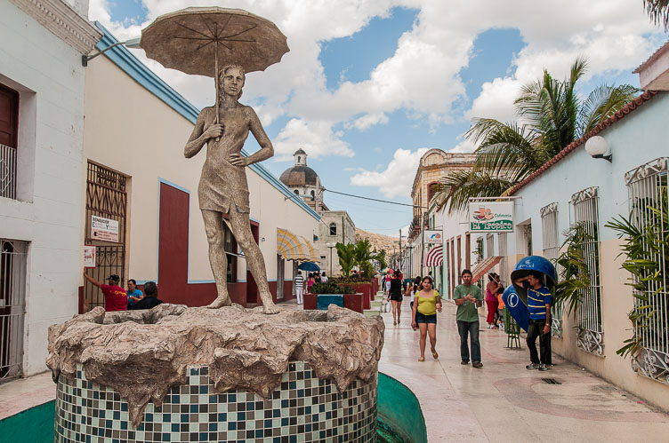 Holguin Shopping street CU120765-Edit-Holguin-Shopping-street.jpg