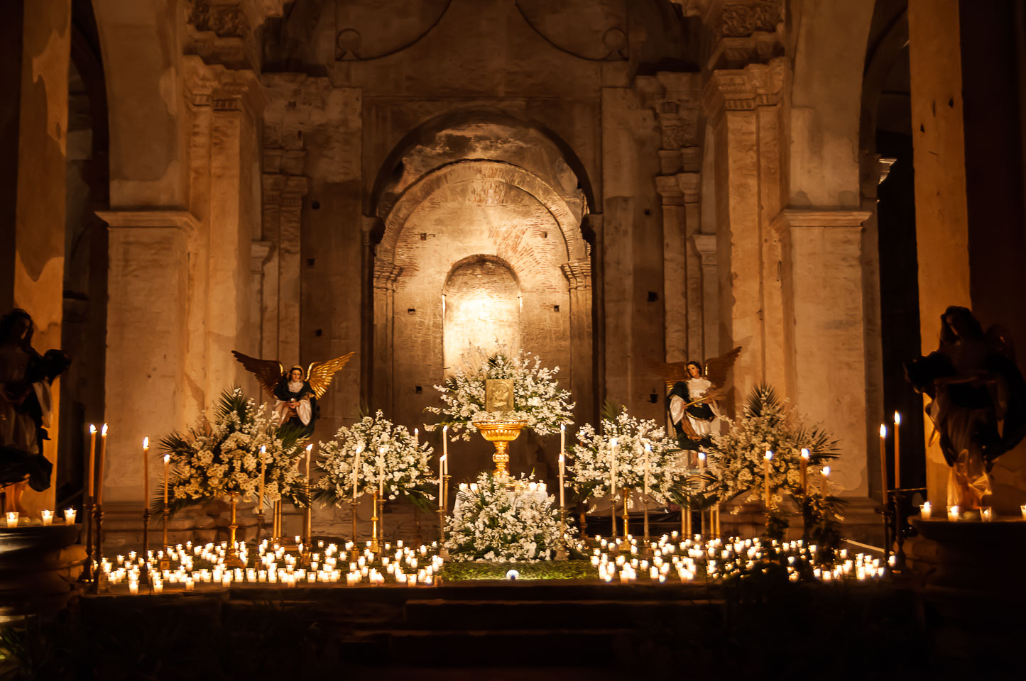 AN120495-Edit-Flower-display-at-the-Cathedral.jpg