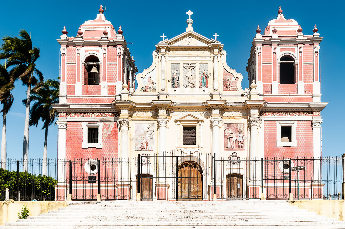 NI120019-Edit-Leon-Iglesia-de-el-Calvaro.jpg