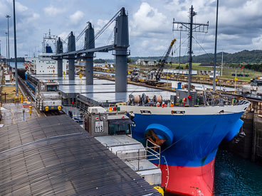 PA150488-Panama-Canal-at-the-Gatun-Locks.jpg