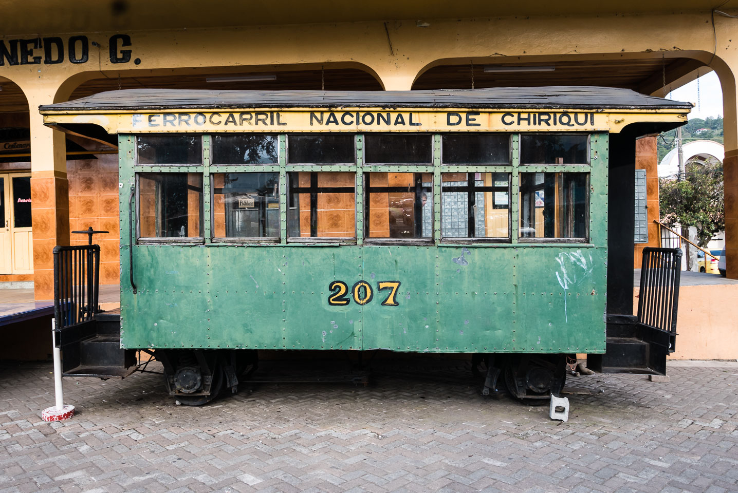 PA150304-Old-railway-carriage-in-Boquete.jpg